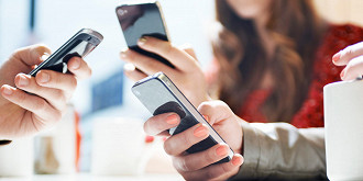 Uso compulsivo do celular pode causar problemas Uso compulsivo do celular pode causar problemas