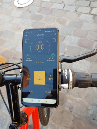 Aplicativo da Teebike utilizado para controlar e medir a sua roda elétrica. Fonte: teebike_wheel (Twitter)