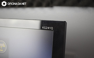 Nome do monitor está no topo superior direito Nome do monitor está no topo superior direito