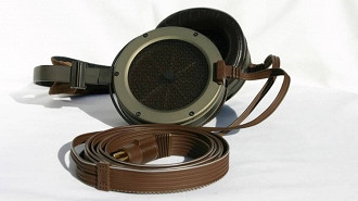 Headphone eletrostático Stax SR-Omega. Fonte: Cuffie e Cuffie (Facebook)