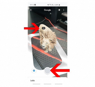 A imagem acima mostra o animal escolhido com 7% do tamanho real. Para tirar uma foto, basta tocar no botão do obturador, indicado pela seta na parte de baixo da imagem.
