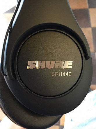 Headphone Shure SRH440. Fonte: Medium (por Alex Rowe)