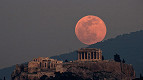 Superlua Rosa irá ocorrer hoje, fique atento para vê-la em seu auge!