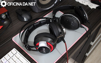 XPG Emix H30 SE na esquerda - Sennheiser HD650 na direita