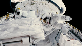 Kathy Dwyer Sullivan durante caminhada espacial no ônibus espacial Challanger em 1984. Fonte: NASA Kathy Dwyer Sullivan durante caminhada espacial no ônibus espacial Challanger em 1984. Fonte: NASA