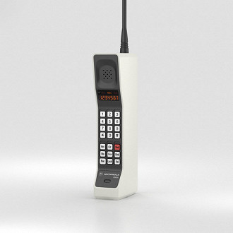 Motorla DynaTAC 8000X lançado em 1983, o primeiro telefone portátil comercial - Imagem: DIvulgação