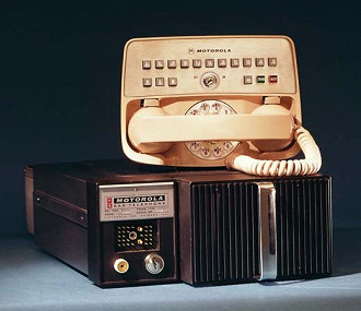 Rádio para carros portátil lançado pela Motorola em 1964 - imagem: Divulgação