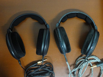 Headphones Sennheiser HD6XX (esquerda) e Sennheiser HD600 (direita). Fonte: Vitor Valeri