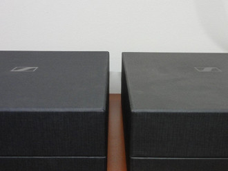 Caixas dos headphones Sennheiser HD6XX (esquerda) e Sennheiser HD600 (direita). Fonte: Vitor Valeri