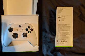 Fotos do controle branco pertenente ao Xbox Series S. Fonte: Zak S (Twitter)