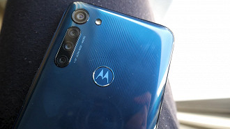 Moto G8 Power - detalhe na capa traseira