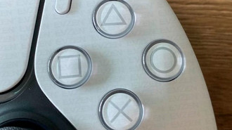 Detalhes os botões clássicos translúcidos do DualSense. Fonte: Evzen (Instagram)
