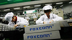 Alta demanda: fábrica da Foxconn trabalha 24h por dia na produção do iPhone 12 Alta demanda: fábrica da Foxconn trabalha 24h por dia na produção do iPhone 12