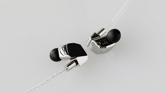 Fone in-ear Final Audio A8000. Fonte: Final Audio