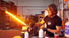 Youtuber cria sabre de luz retrátil de plasma capaz de cortar aço Youtuber cria sabre de luz retrátil de plasma capaz de cortar aço