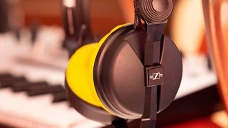 dição especial comemorativa do Sennheiser HD25. Fonte: Enmore Audio