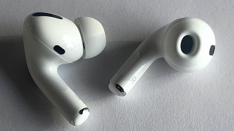 Fones in-ear TWS Apple Airpods Pro. Fonte: aconcagua (Wikipedia)