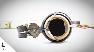 Headphone eletrostárico Stax SR-1. Fonte: Aumkar Chandan (YouTube)