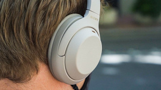 Headphone sem fio Bluetooth Sony WH-1000XM4. Fonte: DigitalTrends