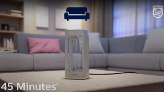 Philips UV-C disinfection desk lamp na sala de estar. Fonte: Signify