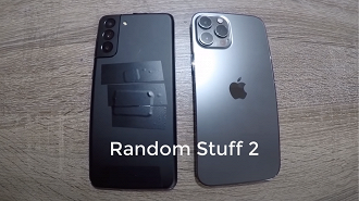 YouTuber compara o design do Galaxy S21+ e iPhone 12 Pro Max.