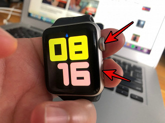 Pressione os dois botões laterais do seu Apple Watch simultaneamente para fazer uma captura de tela.