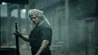 Henry Cavill sofre lesão nas gravações de The Witcher e é afastado 