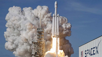 O foguete Falcon Heavy da SpaceX é o mais poderoso do mundo, mas a Blue Origin que superar isso. (Imagem: SpaceX)