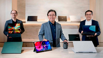 Co-CEO da ASUS, Samson Hu e executivos no lançamento 