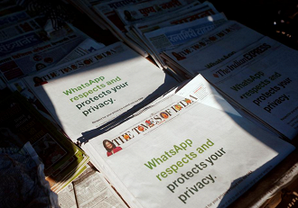 As mesmas frases apareceram nas capas de jornais indianos. (Imagem: Francis Mascarenhas Reuters/Reprodução)