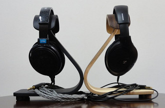 Headphones Sennheiser HD600 (esquerda) e Sennheiser HD560S (direita). Fonte: Vitor Valeri
