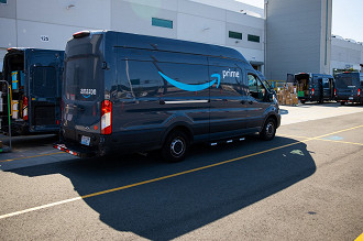 A Amazon pode oferecer sua frota de caminhões, vans e até aviões para atender todo o país. (Foto: Amazon) A Amazon pode oferecer sua frota de caminhões, vans e até aviões para atender todo o país. (Foto: Amazon)