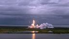 Recorde! SpaceX lança 143 satélites ao espaço em um único foguete