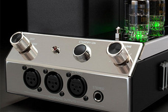 Conexões disponíveis no amplificador valvulado McIntosh MHA200. Fonte: McIntosh Laboratory