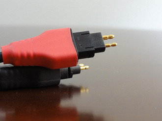 Conector para headphones Sennheiser utilizado pela Ley Line em seus cabos. Fonte: Vitor Valeri
