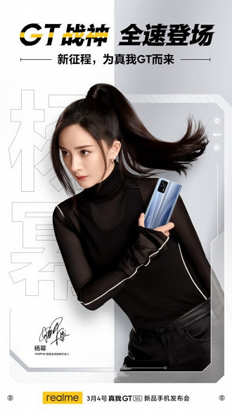 Na imagem, vemos o realme GT 5G nas mãos da atroz chinesa Yang Mi. (Imagem: Divulgação / realme)