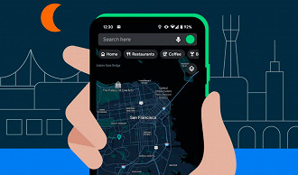 Google Maps com modo escuro.