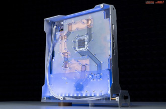 Sistema de resfriamento líquido no PS5 customizado. Fonte: Modding Cafe (YouTube)