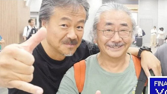 Hironobu Sakaguchi (esquerda) e Nobuo Uematsu (direita). Fonte: EDAMAME Arcade Channel (YouTube)