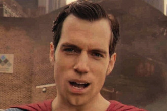 Não teremos o Superman com essa boca bizarra. (Imagem: Warner Bros. / Reprodução)