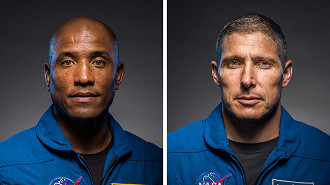 A caminhada espacial deste sábado (13) foram realizadas pelos astronautas Victor Glover (esquerda) e Michael Hopkins. (Imagem: NASA/Divulgação)