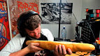Streamer joga Call of Duty utilizando um baguete! Streamer joga Call of Duty utilizando um baguete!