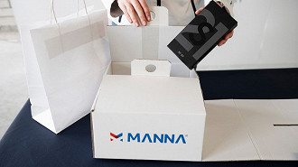 Caixa da Manna Delivery Drones para o envio de produtos da linha Galaxy da Samsung. Fonte: Samsung