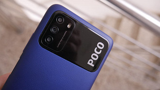 O Poco M3 tem três lentes na câmera principal, no entanto, apenas duas funcionais (Wide e Macro). A terceira auxilia no recorte dos retratos.