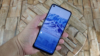 realme 7 5G traz tela de 6,5 e taxa de atualização de 120Hz.