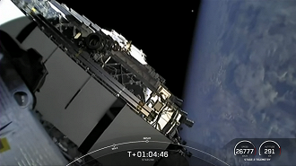 Os 60 satélites Starlink lforam implantados com sucesso cerca de uma hora após a decolagem. (Imagem: SpaceX / Reprodução)
