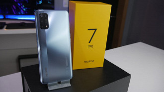 O design do Realme 7 Pro é muito semelhante a outros modelos como Realme 7 e o Realme 7 5G