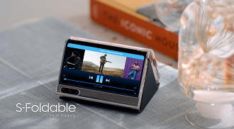 Display S-Foldable tem dois pontos de dobra. (Imagem: Reprodução / Samsung)
