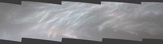 Capturada em 5 de março de 2021, as imagens mostram nuvens iridescentes, ou madrepérola. (Imagem: NASA/JPL-Caltech/MSSS) Capturada em 5 de março de 2021, as imagens mostram nuvens iridescentes, ou madrepérola. (Imagem: NASA/JPL-Caltech/MSSS)