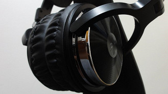 Ear pads de material pvc/pu que imita o couro do headphone OneOdio Studio Pro 10. Fonte: Vitor Valeri